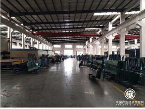 李抒航與顧端青實地考察青鷹并購項目上海德聯玻璃廠，聚焦技術開發合作